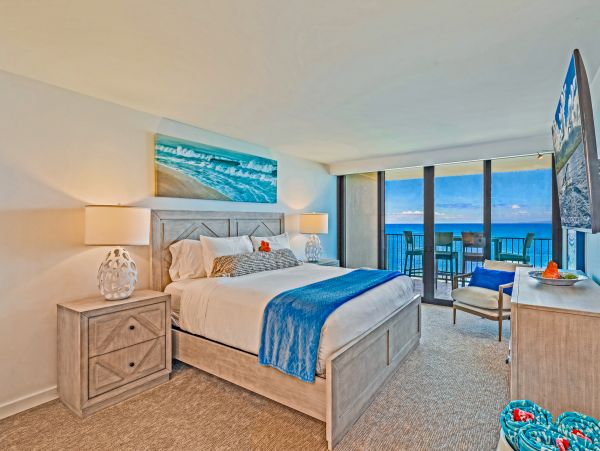 Beachfront Luxury Vacation Condo in Kaanapali Sleeps 6