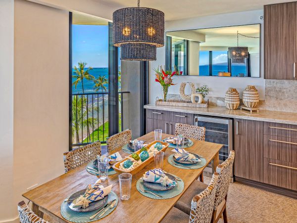 Beachfront Luxury Vacation Condo in Kaanapali Sleeps 6