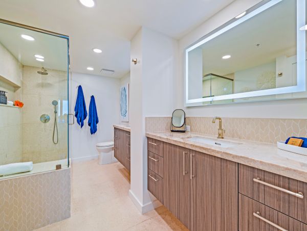 Beachfront Luxury Vacation Condo in Kaanapali Sleeps 6