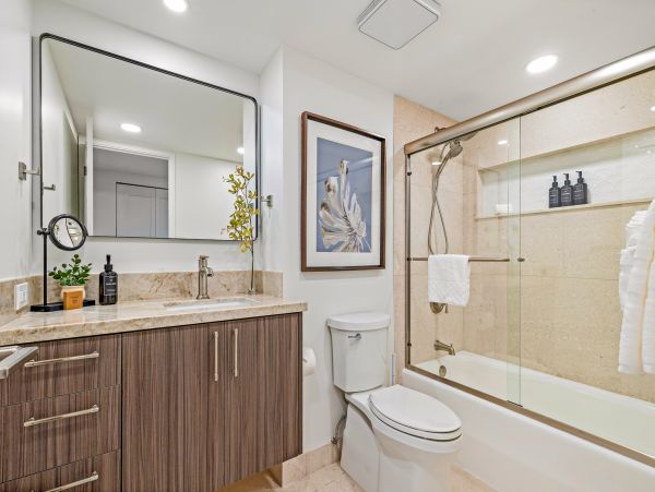 Beachfront Luxury Vacation Condo in Kaanapali Sleeps 6