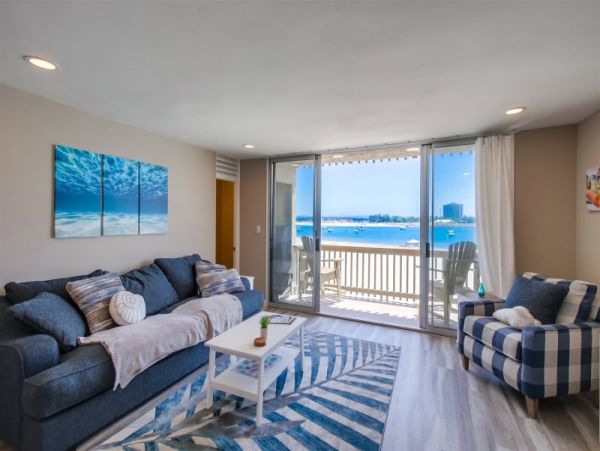 Beautiful Bay Front 2br/2ba Condo in Mission Beach on Beach