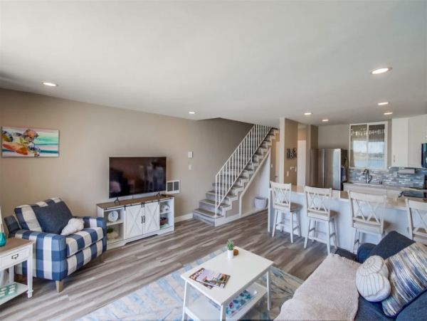 Beautiful Bay Front 2br/2ba Condo in Mission Beach on Beach