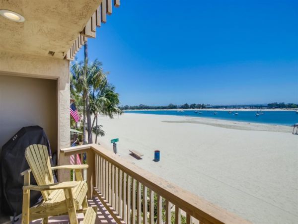 Beautiful Bay Front 2br/2ba Condo in Mission Beach on Beach
