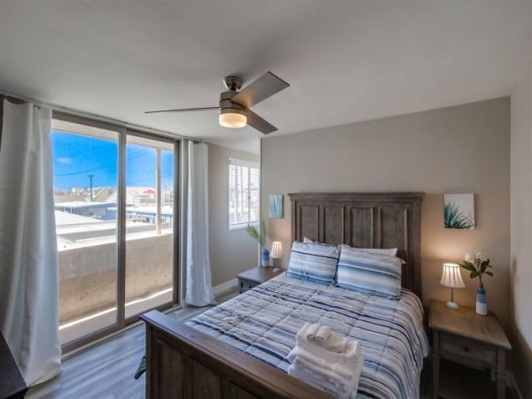 Beautiful Bay Front 2br/2ba Condo in Mission Beach on Beach