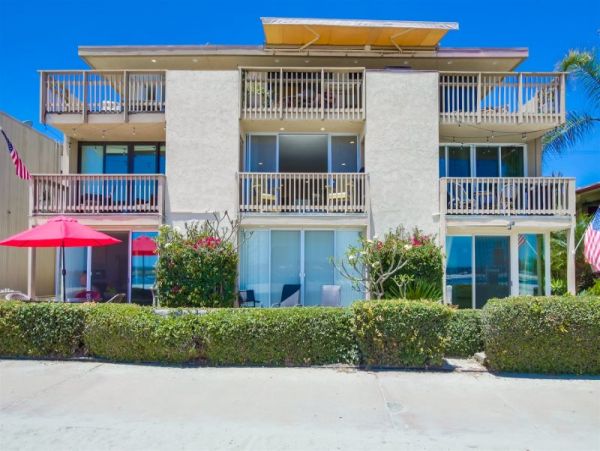 Beautiful Bay Front 2br/2ba Condo in Mission Beach on Beach