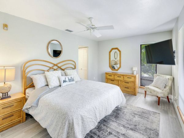 Captiva Vacation Home Two Bedroom walk to Beach