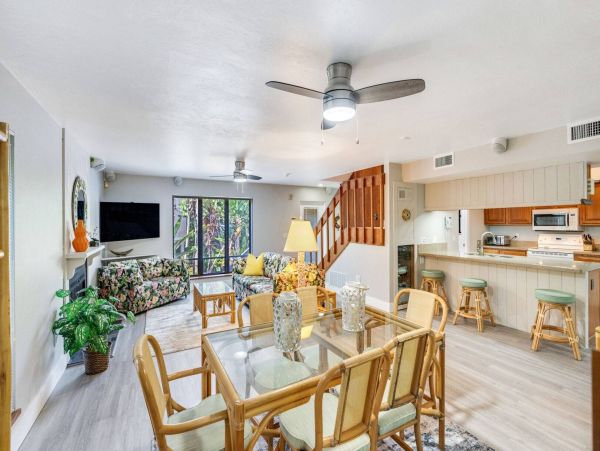 Captiva Vacation Home Two Bedroom walk to Beach