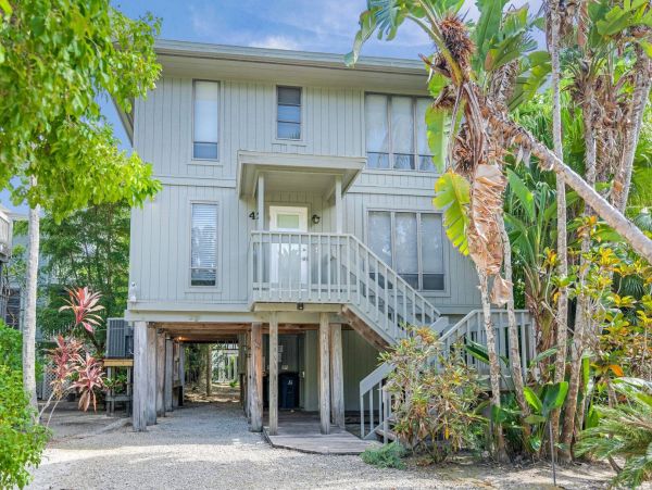 Captiva Vacation Home Two Bedroom walk to Beach