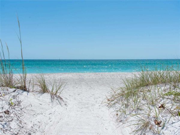 2 Bedroom Vacation Condo in Longboat Key Close to Beach