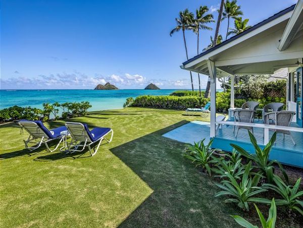 Oceanfront Hawaiian Retreat with Stunning Views and Guest Cottage