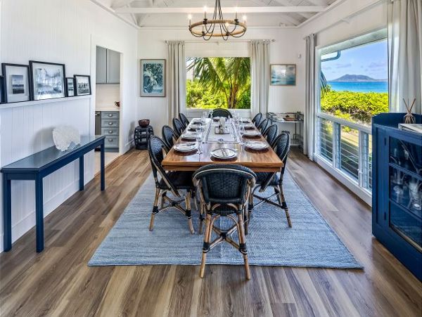 Oceanfront Hawaiian Retreat with Stunning Views and Guest Cottage