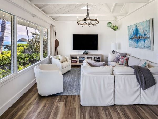 Oceanfront Hawaiian Retreat with Stunning Views and Guest Cottage