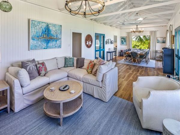 Oceanfront Hawaiian Retreat with Stunning Views and Guest Cottage