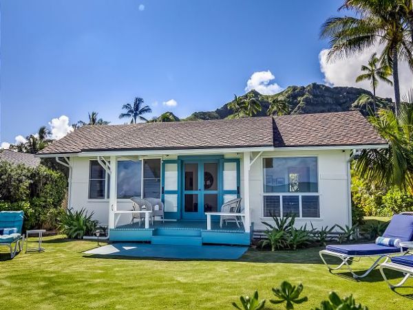 Oceanfront Hawaiian Retreat with Stunning Views and Guest Cottage