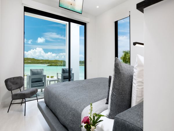 Beachfront Private Oasis in Turks and Caicos with Stunning Views