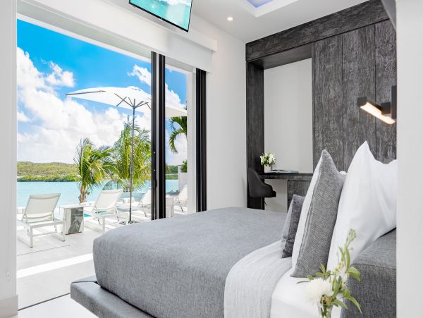 Beachfront Private Oasis in Turks and Caicos with Stunning Views