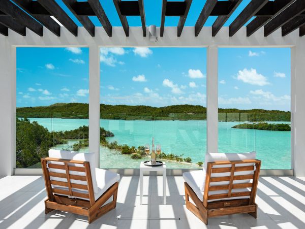 Beachfront Private Oasis in Turks and Caicos with Stunning Views