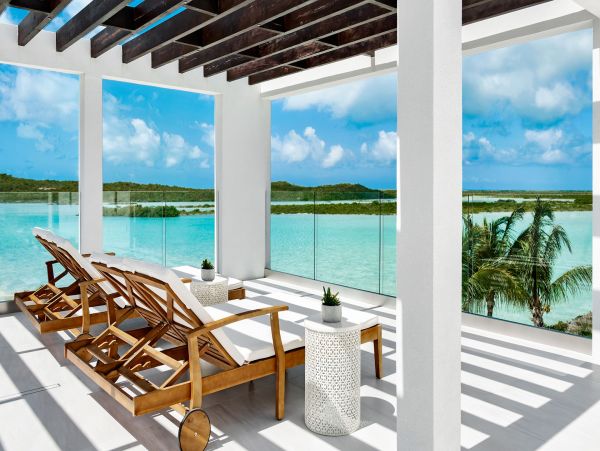 Beachfront Private Oasis in Turks and Caicos with Stunning Views