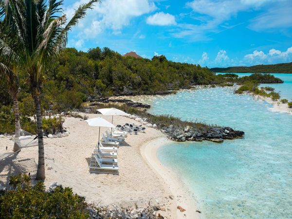Beachfront Private Oasis in Turks and Caicos with Stunning Views