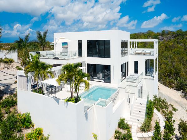 Beachfront Private Oasis in Turks and Caicos with Stunning Views