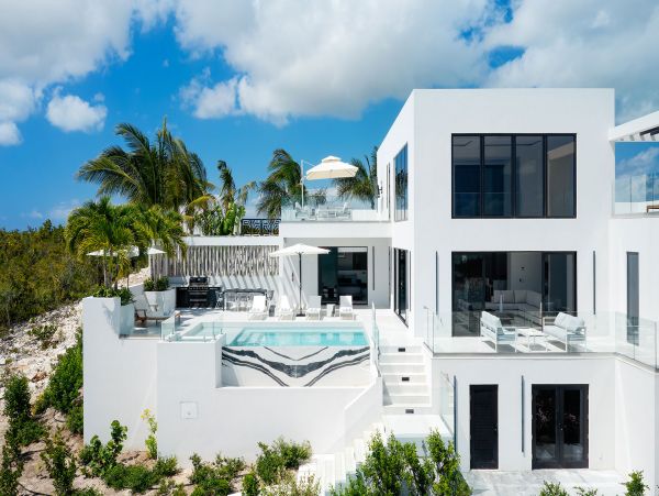 Beachfront Private Oasis in Turks and Caicos with Stunning Views