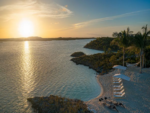 Beachfront Private Oasis in Turks and Caicos with Stunning Views
