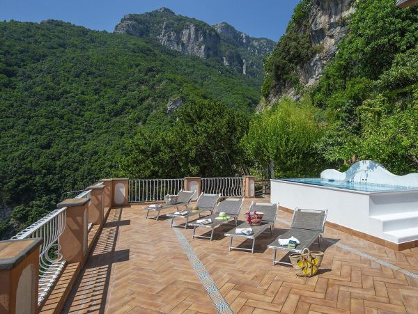Charming Vacation Rental in Positano with Stunning Views