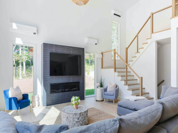 Modern 6 Bedroom Home with Private Pool