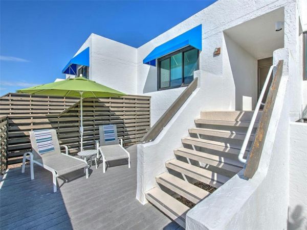 Spacious 2 Bedroom Vacation Rental in Longboat Key