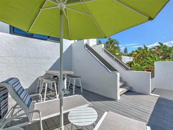 Spacious 2 Bedroom Vacation Rental in Longboat Key