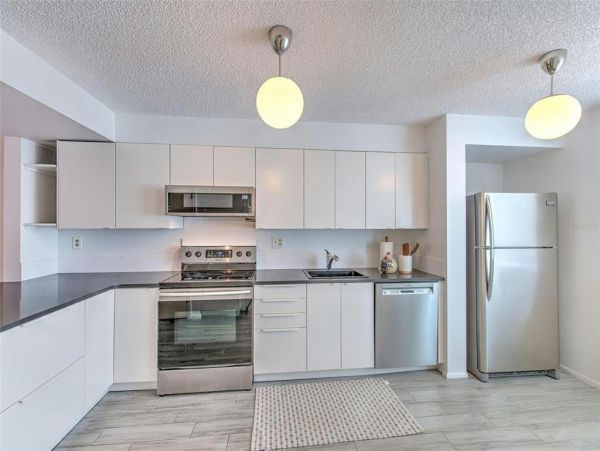 Spacious 2 Bedroom Vacation Rental in Longboat Key