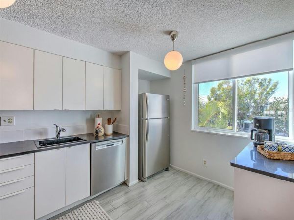 Spacious 2 Bedroom Vacation Rental in Longboat Key