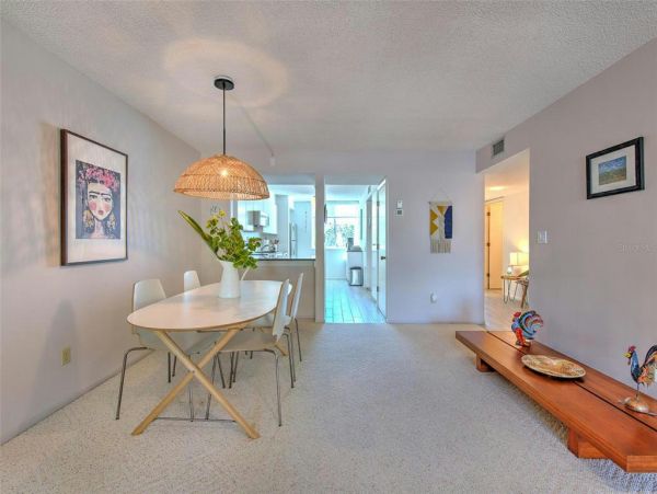Spacious 2 Bedroom Vacation Rental in Longboat Key