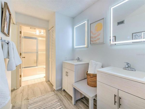 Spacious 2 Bedroom Vacation Rental in Longboat Key
