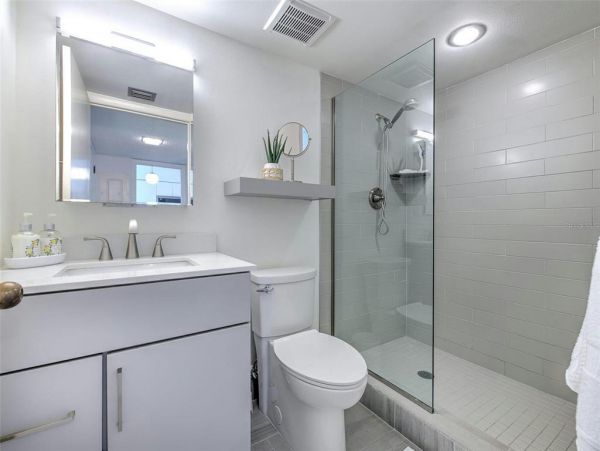 Spacious 2 Bedroom Vacation Rental in Longboat Key