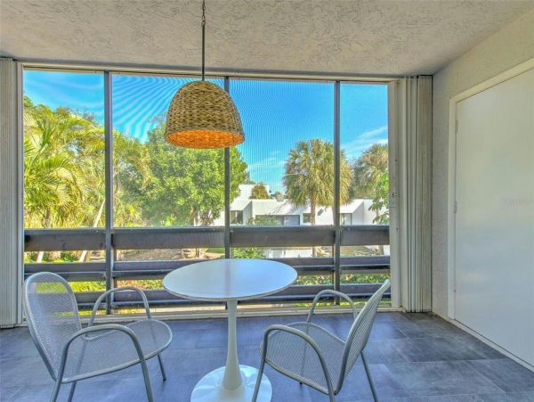 Spacious 2 Bedroom Vacation Rental in Longboat Key