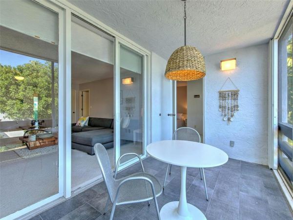 Spacious 2 Bedroom Vacation Rental in Longboat Key