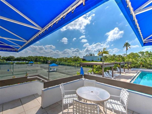 Spacious 2 Bedroom Vacation Rental in Longboat Key