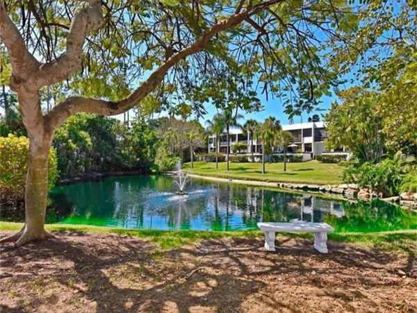 Spacious 2 Bedroom Vacation Rental in Longboat Key