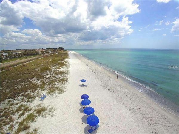 Spacious 2 Bedroom Vacation Rental in Longboat Key