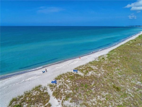 Spacious 2 Bedroom Vacation Rental in Longboat Key