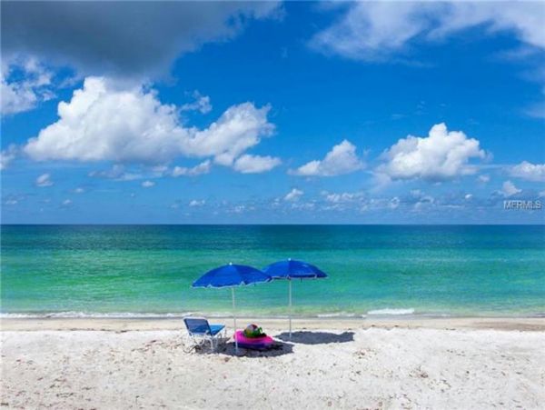 Spacious 2 Bedroom Vacation Rental in Longboat Key