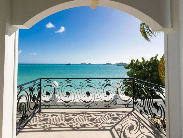 Stunning Beachfront Vacation Villa in Saint Maarten Sleeps 12