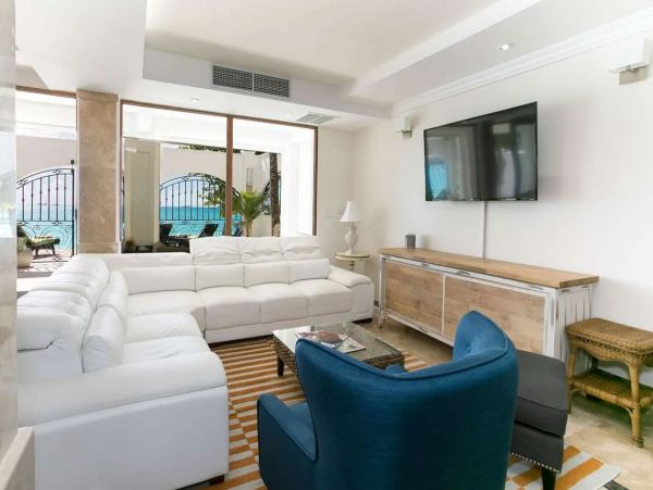 Stunning Beachfront Vacation Villa in Saint Maarten Sleeps 12