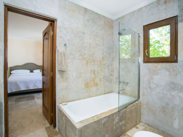 Stunning Beachfront Vacation Villa in Saint Maarten Sleeps 12
