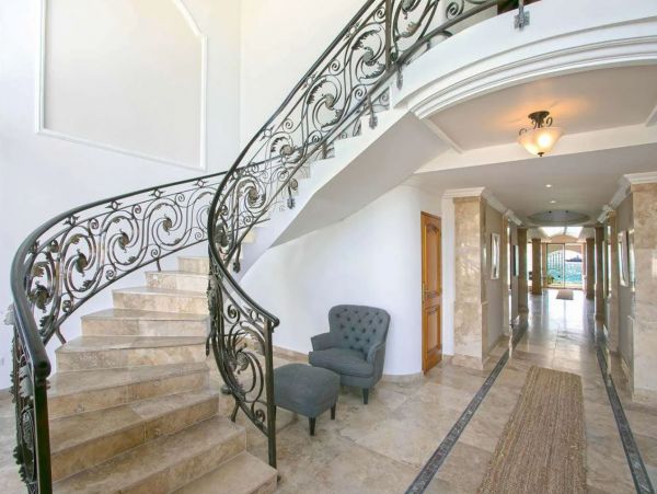 Stunning Beachfront Vacation Villa in Saint Maarten Sleeps 12