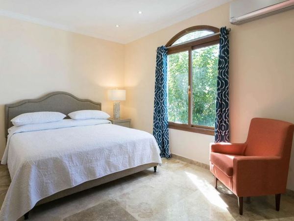 Stunning Beachfront Vacation Villa in Saint Maarten Sleeps 12