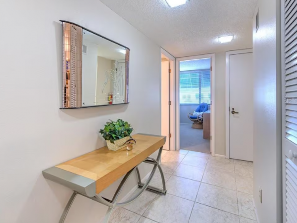 Lovely 2 Bedroom Vacation Rental in Longboat Key