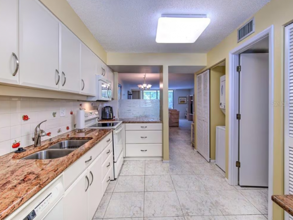 Lovely 2 Bedroom Vacation Rental in Longboat Key