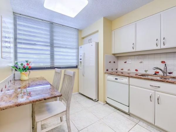 Lovely 2 Bedroom Vacation Rental in Longboat Key